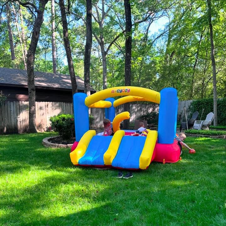 The Ultimate Guide to Choosing the Perfect Inflatable Bounce House for Your Backyard This Summer